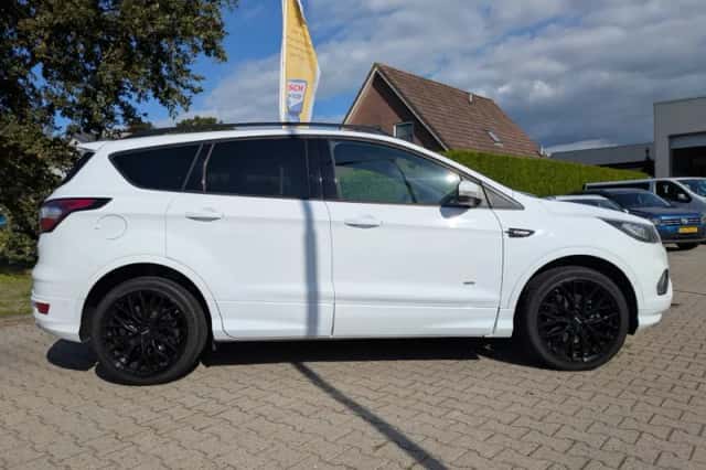Ford Kuga (2017) thumbnail 5
