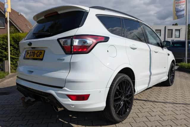 Ford Kuga (2017) thumbnail 6