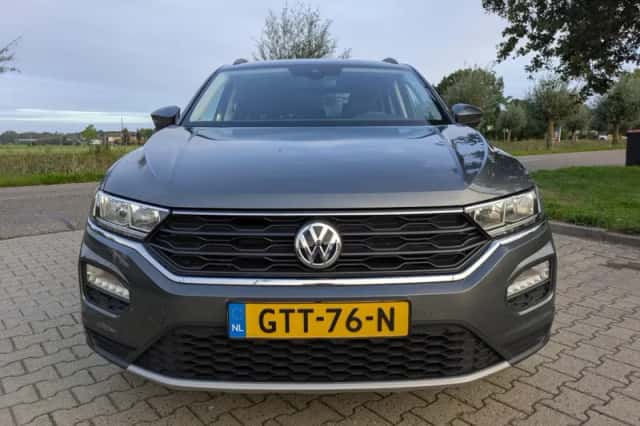 Volkswagen T-Roc (2019) thumbnail 2