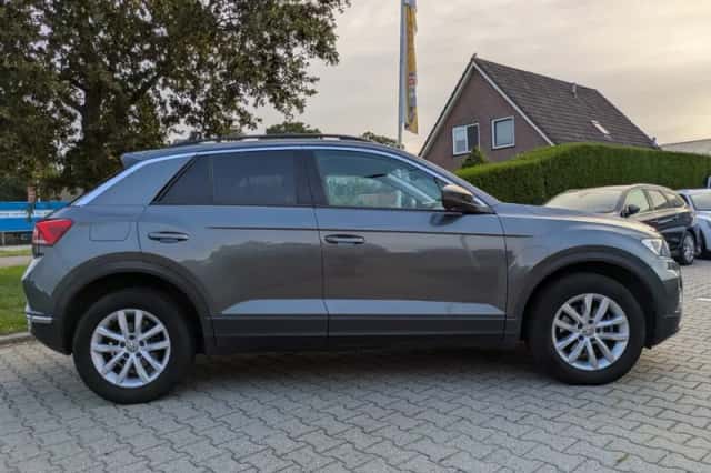 Volkswagen T-Roc (2019) thumbnail 4
