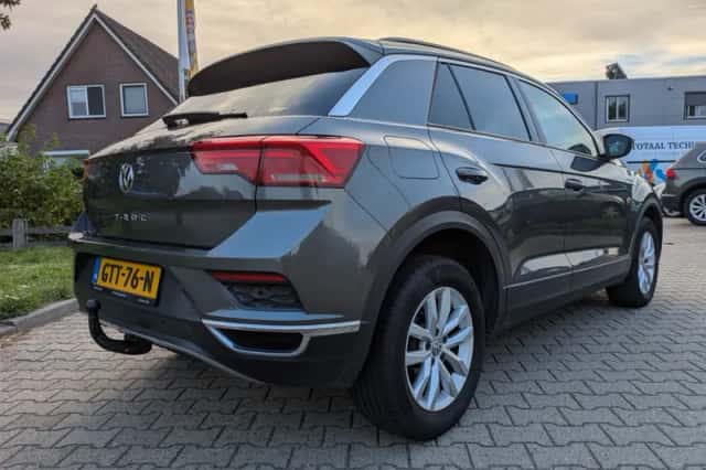 Volkswagen T-Roc (2019) thumbnail 5