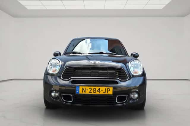 MINI Countryman (2010) thumbnail 3