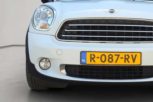 MINI Countryman (2011) thumbnail 4
