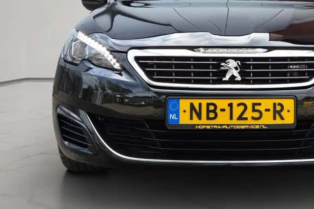 Peugeot 308 (2017) thumbnail 3