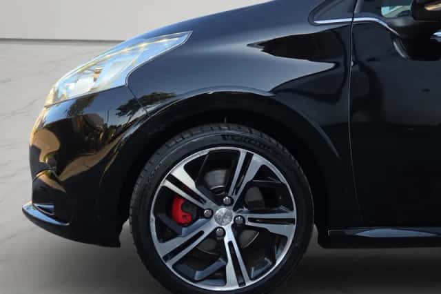 Peugeot 208 (2016) thumbnail 6
