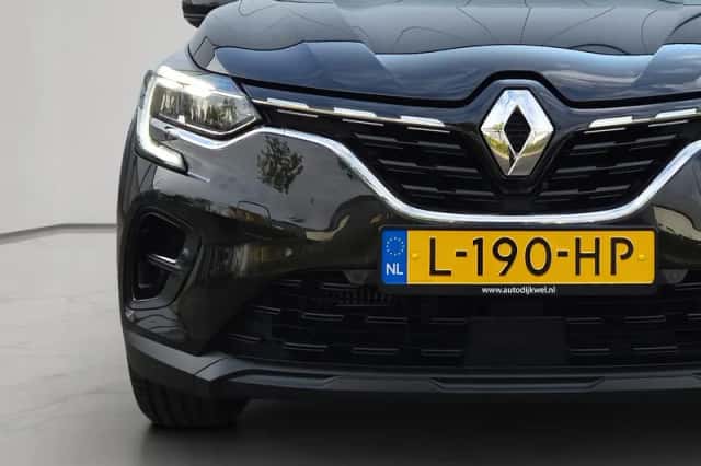 Renault Captur (2021) thumbnail 4