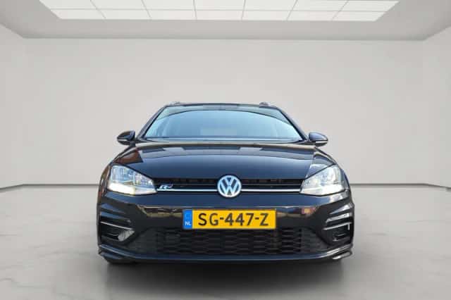 Volkswagen Golf (2018) thumbnail 3