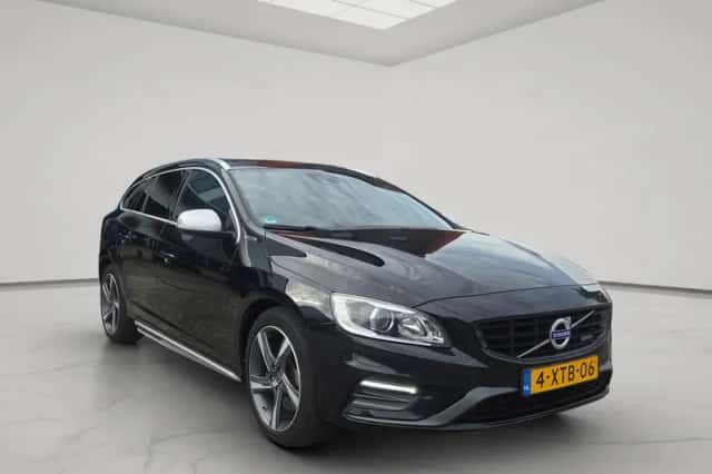 Volvo V60 (2014) thumbnail 1