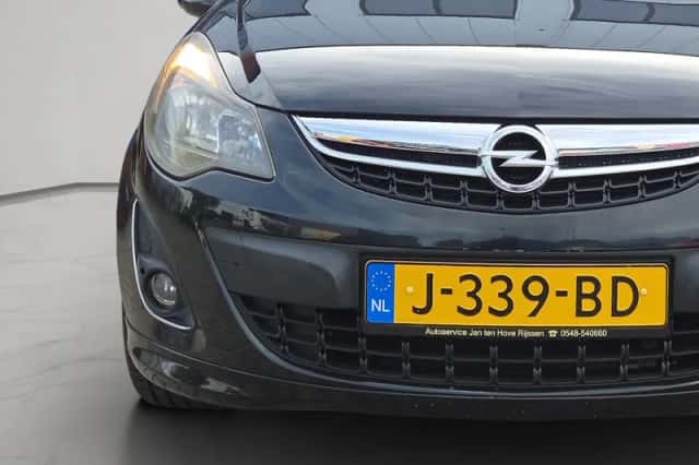 Opel Corsa (2013) thumbnail 3