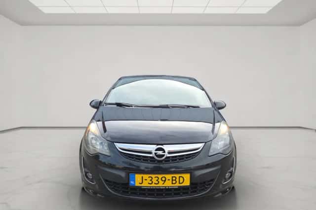 Opel Corsa (2013) thumbnail 4