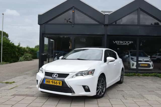 Lexus CT (2015) thumbnail 1