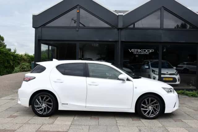 Lexus CT (2015) thumbnail 6