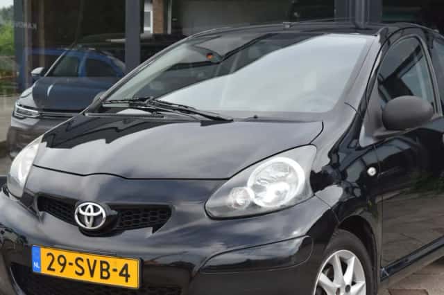 Toyota Aygo (2011) thumbnail 3