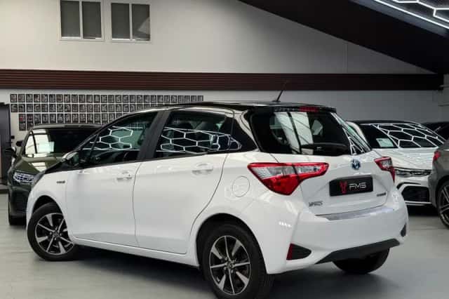 Toyota Yaris (2019) thumbnail 2