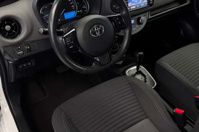 Toyota Yaris (2019) thumbnail 3