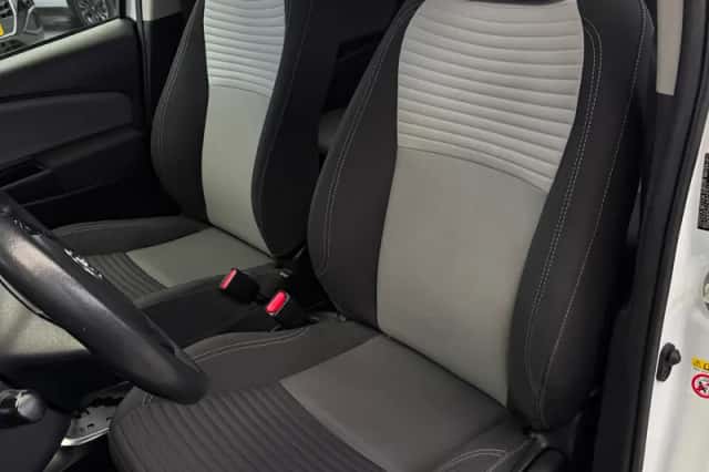 Toyota Yaris (2019) thumbnail 4