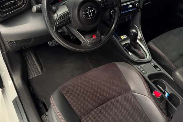 Toyota Yaris (2024) thumbnail 3
