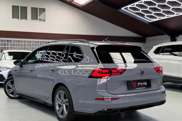 Volkswagen Golf (2023) thumbnail 2