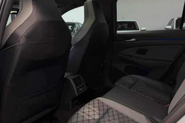Volkswagen Golf (2023) thumbnail 5