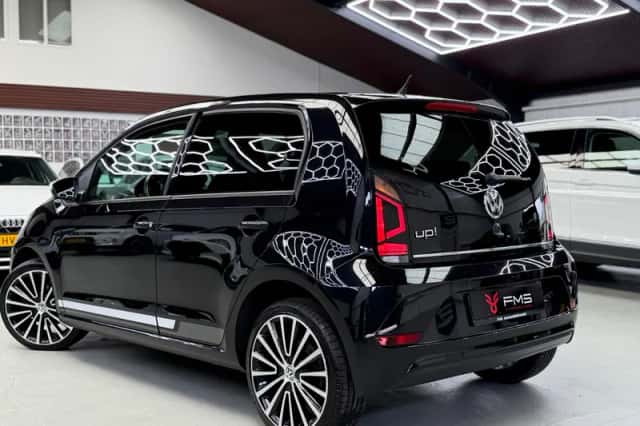 Volkswagen Up! (2017) thumbnail 2