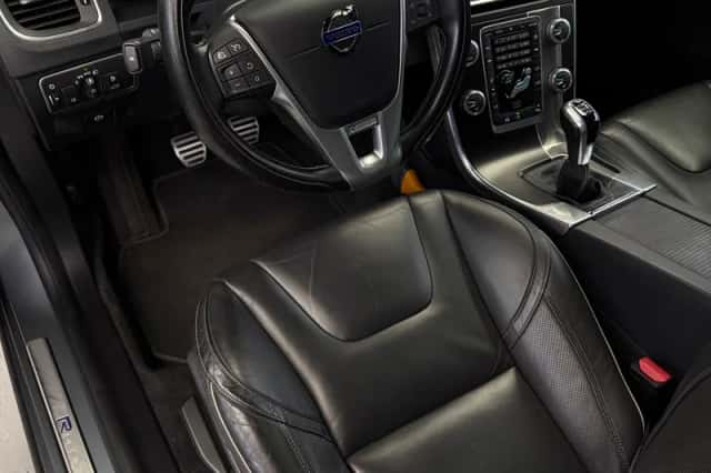 Volvo V60 (2018) thumbnail 3