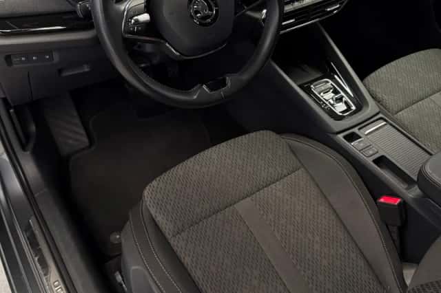 Škoda Octavia (2023) thumbnail 3