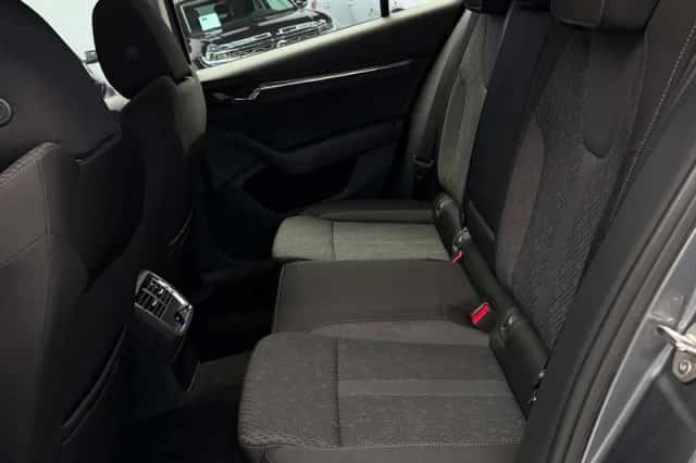 Škoda Octavia (2023) thumbnail 5