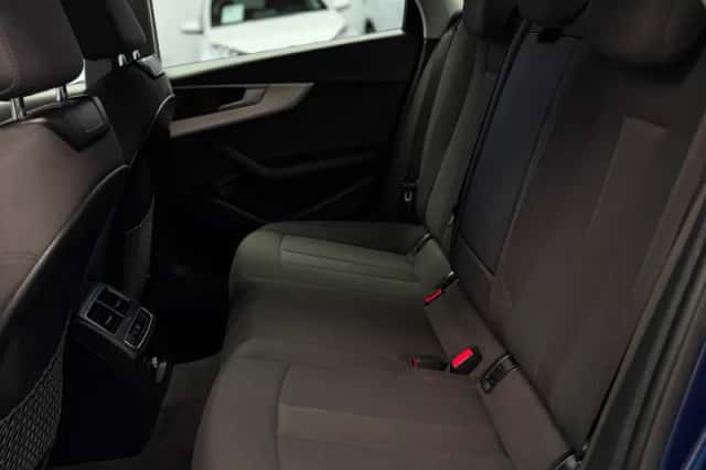 Audi A4 (2019) thumbnail 5