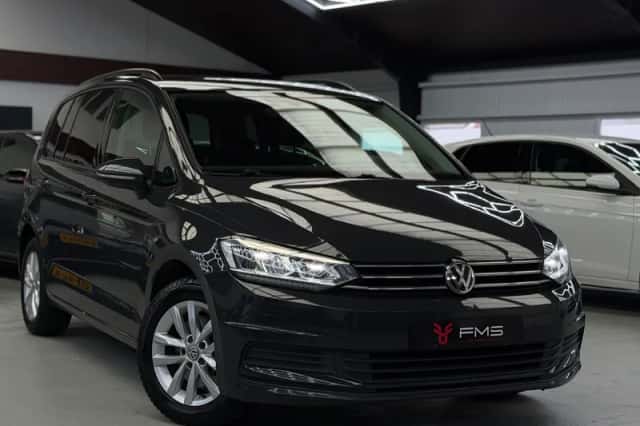 Volkswagen Touran (2017) thumbnail 1