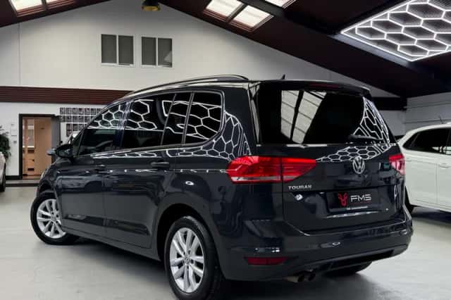 Volkswagen Touran (2017) thumbnail 2