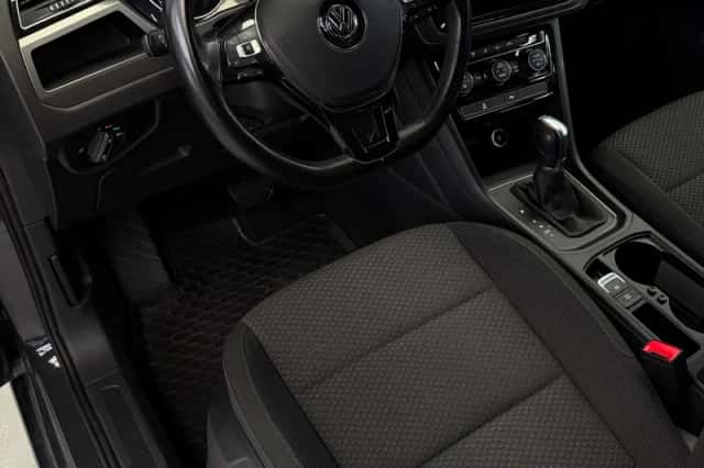 Volkswagen Touran (2017) thumbnail 3