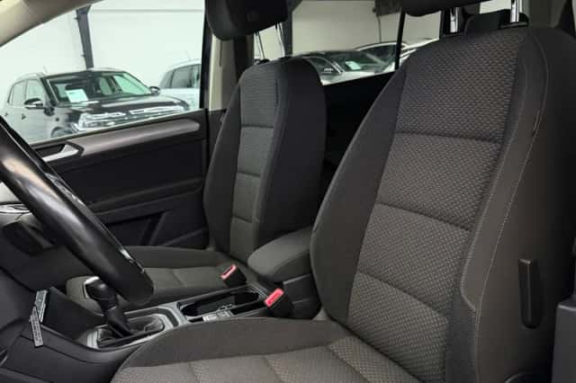 Volkswagen Touran (2017) thumbnail 4