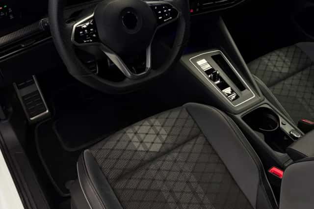 Volkswagen Golf (2021) thumbnail 3