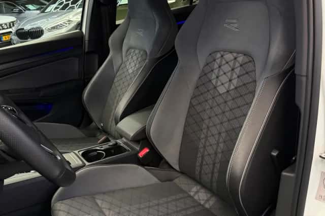 Volkswagen Golf (2021) thumbnail 4
