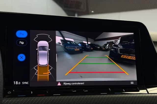 Volkswagen Golf (2021) thumbnail 6