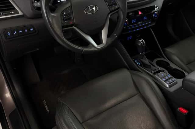 Hyundai Tucson (2016) thumbnail 3
