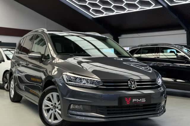 Volkswagen Touran (2018) thumbnail 1
