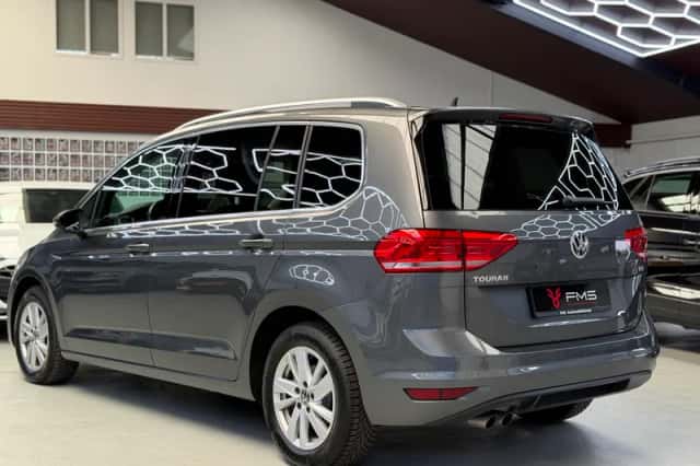 Volkswagen Touran (2018) thumbnail 2