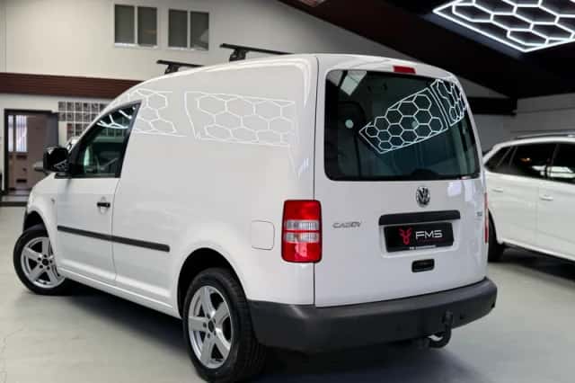 Volkswagen Caddy (2010) thumbnail 2