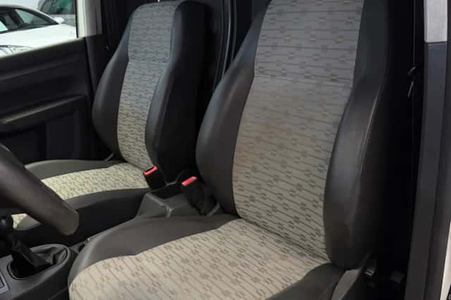 Volkswagen Caddy (2010) thumbnail 3