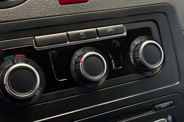 Volkswagen Caddy (2010) thumbnail 5