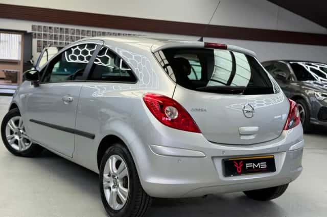 Opel Corsa (2013) thumbnail 2