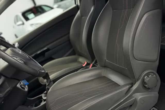 Opel Corsa (2013) thumbnail 4