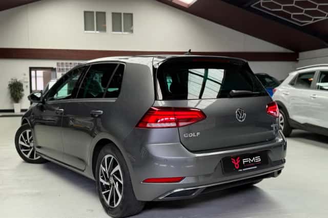 Volkswagen Golf (2018) thumbnail 2