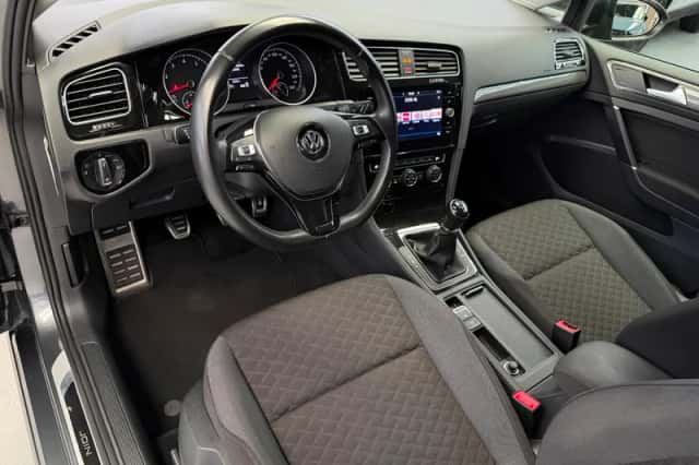 Volkswagen Golf (2018) thumbnail 3