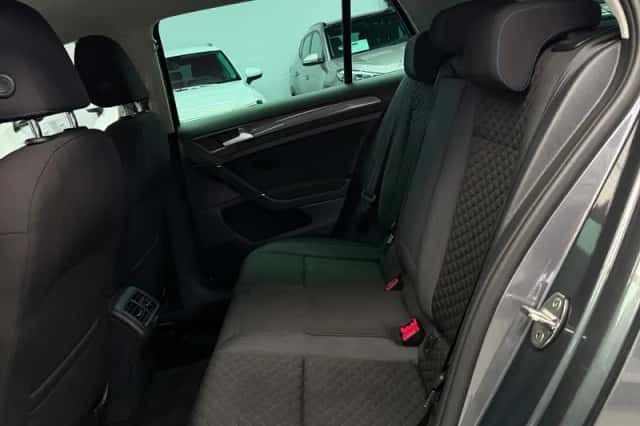 Volkswagen Golf (2018) thumbnail 5