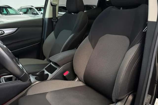 Nissan Qashqai (2018) thumbnail 4