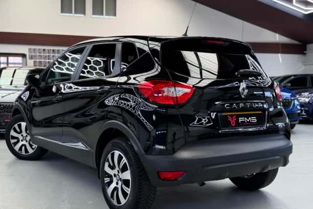 Renault Captur (2016) thumbnail 2