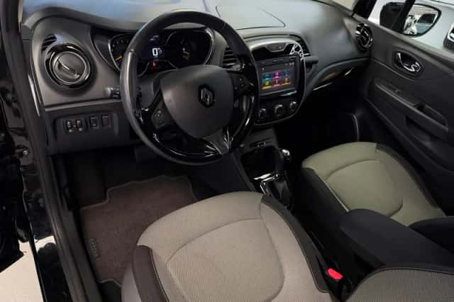 Renault Captur (2016) thumbnail 3