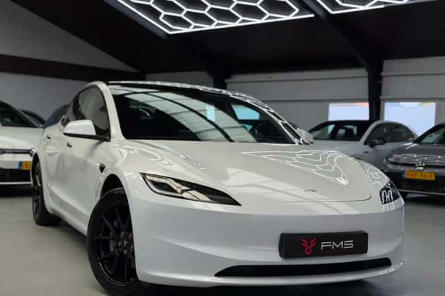 Tesla Model 3 (2024) thumbnail 1